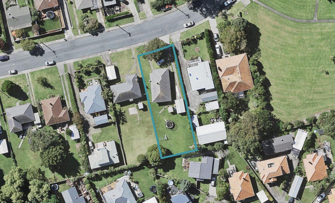 17 Montgomery Avenue, Belmont, Auckland - Carousel 1
