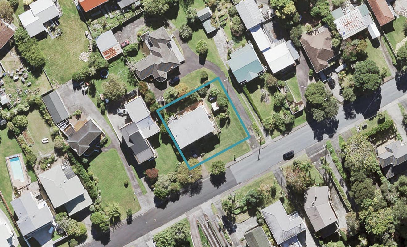 73 Cliff View Drive, Green Bay, Auckland - Carousel 1