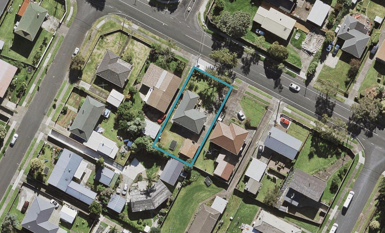 16 Muir Avenue, Mangere Bridge, Auckland - Carousel 1