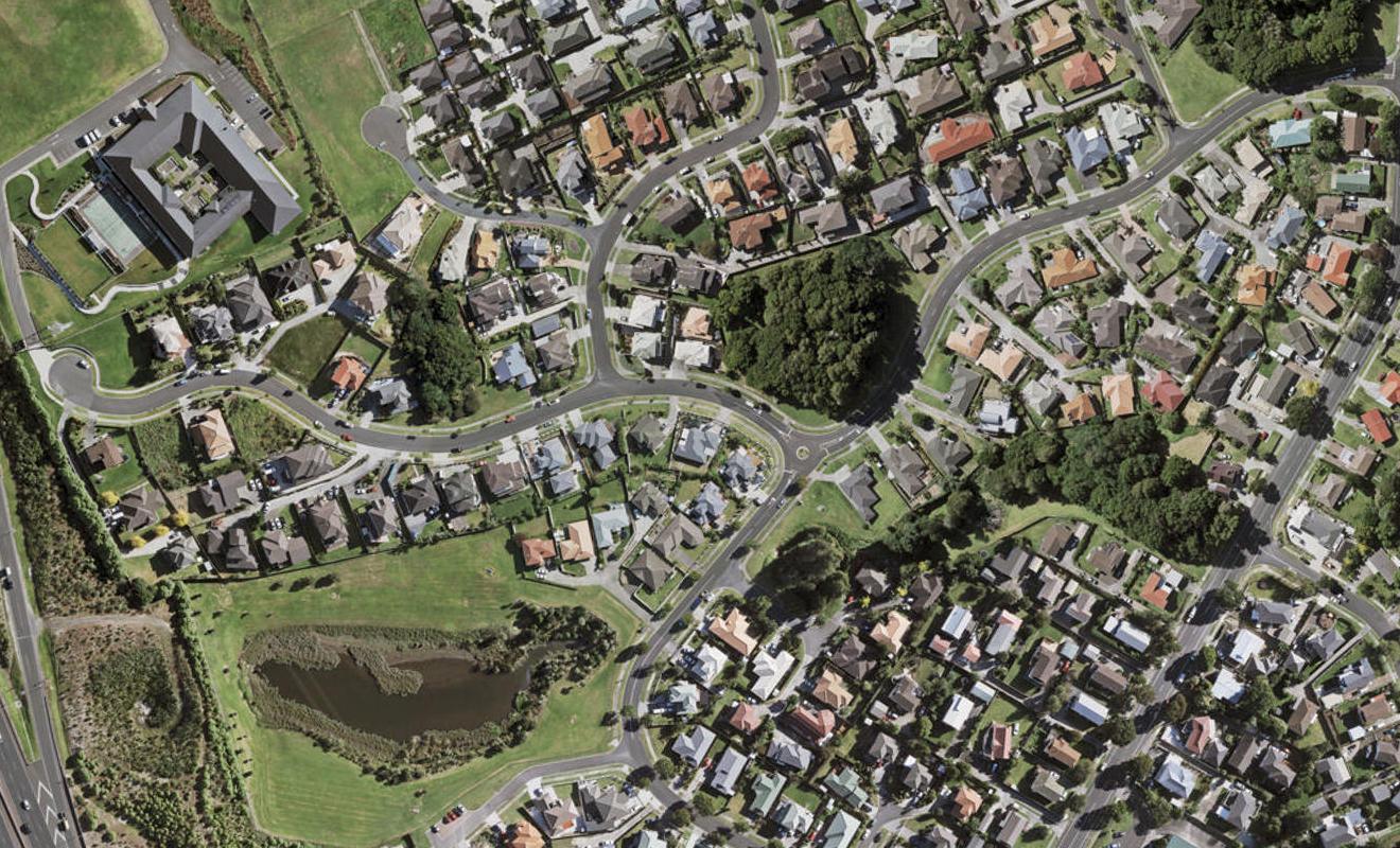 4 Fairchild Avenue, Goodwood Heights, Auckland - Carousel 1
