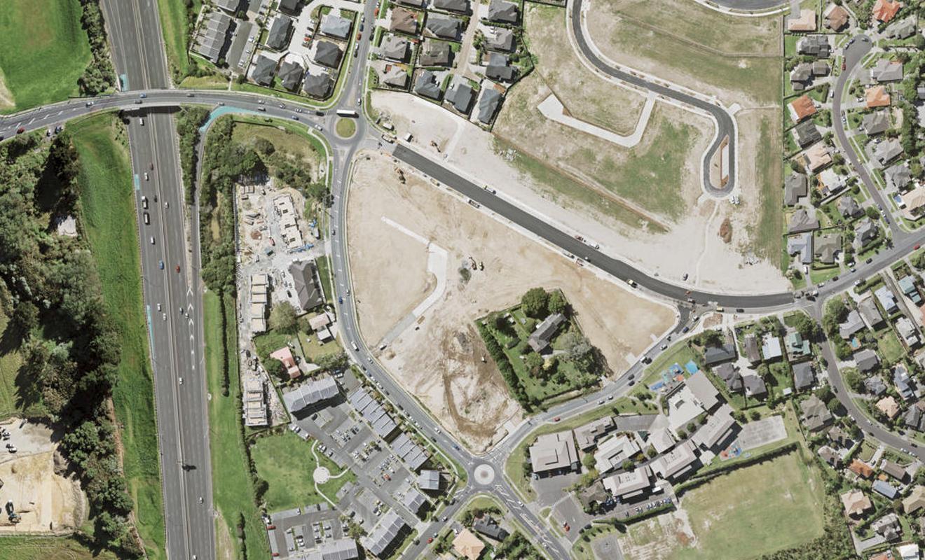 7 Weir Lane, Oteha, Auckland - Carousel 1