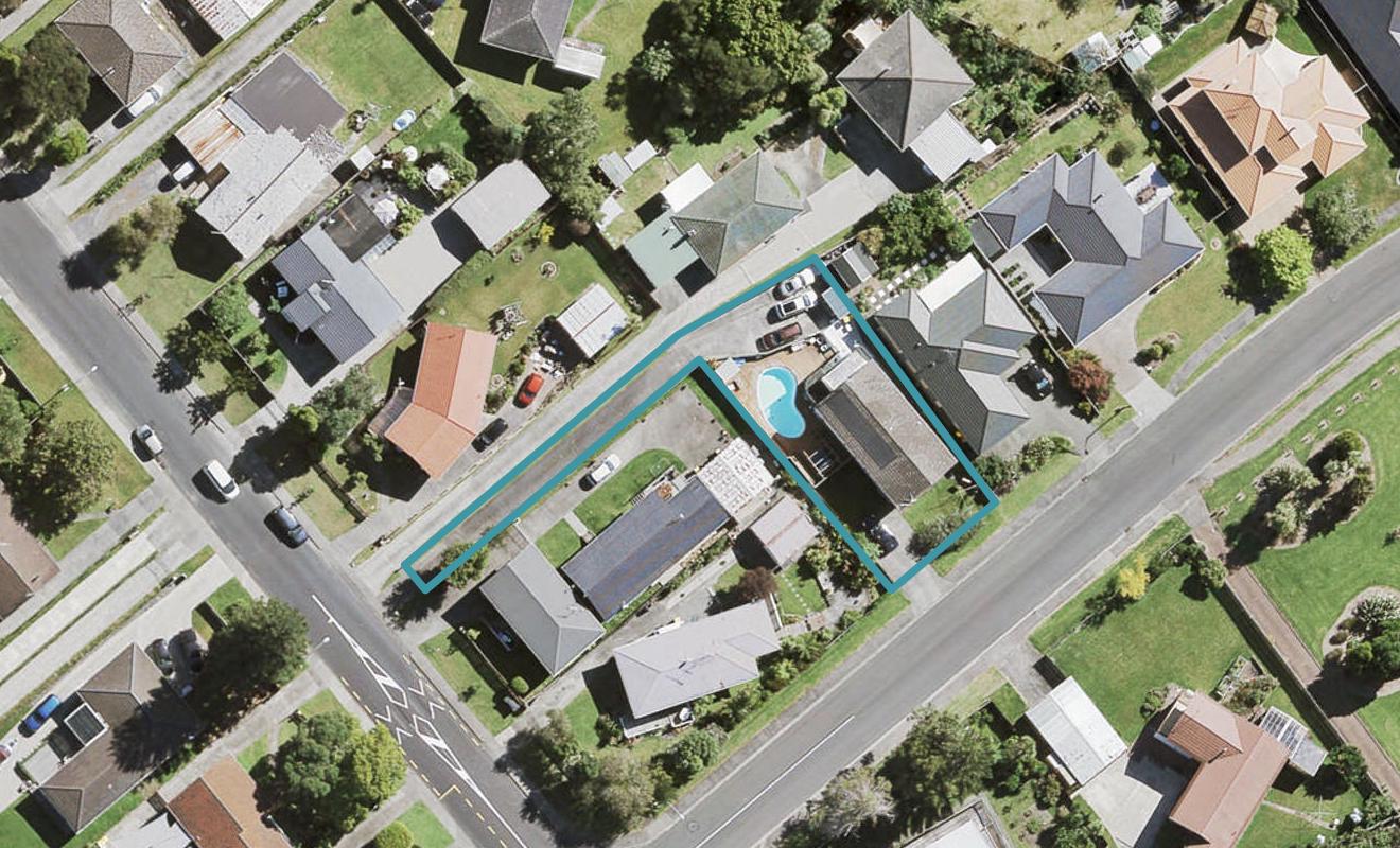 39 Castleford Street, Green Bay, Auckland - Carousel 1