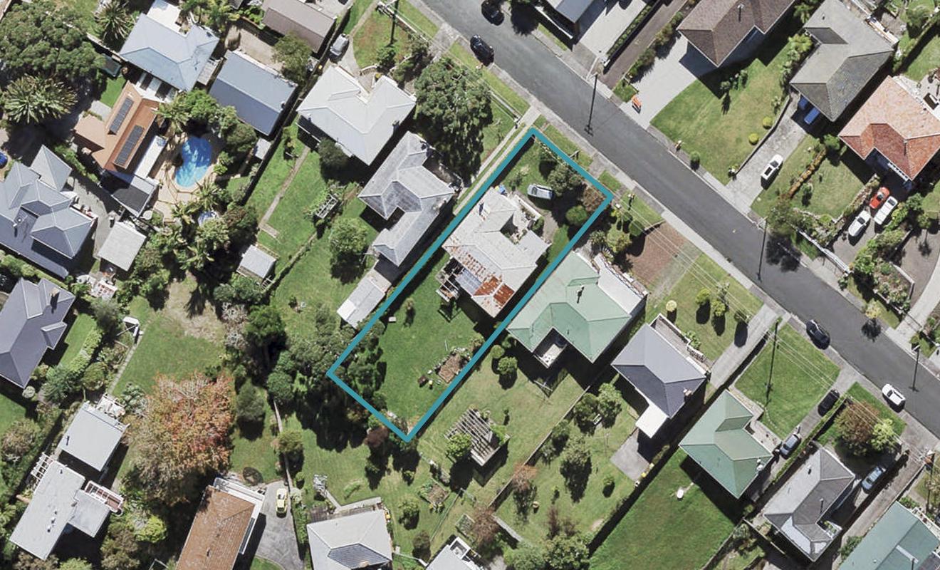 5 Jaemont Avenue, Te Atatu South, Auckland - Carousel 1