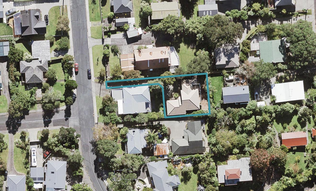 22A Cleve Road, Green Bay, Auckland - Carousel 1