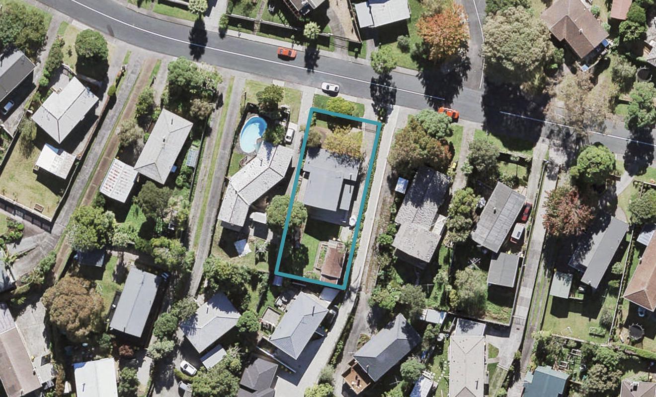 76 Lantana Road, Green Bay, Auckland - Carousel 1