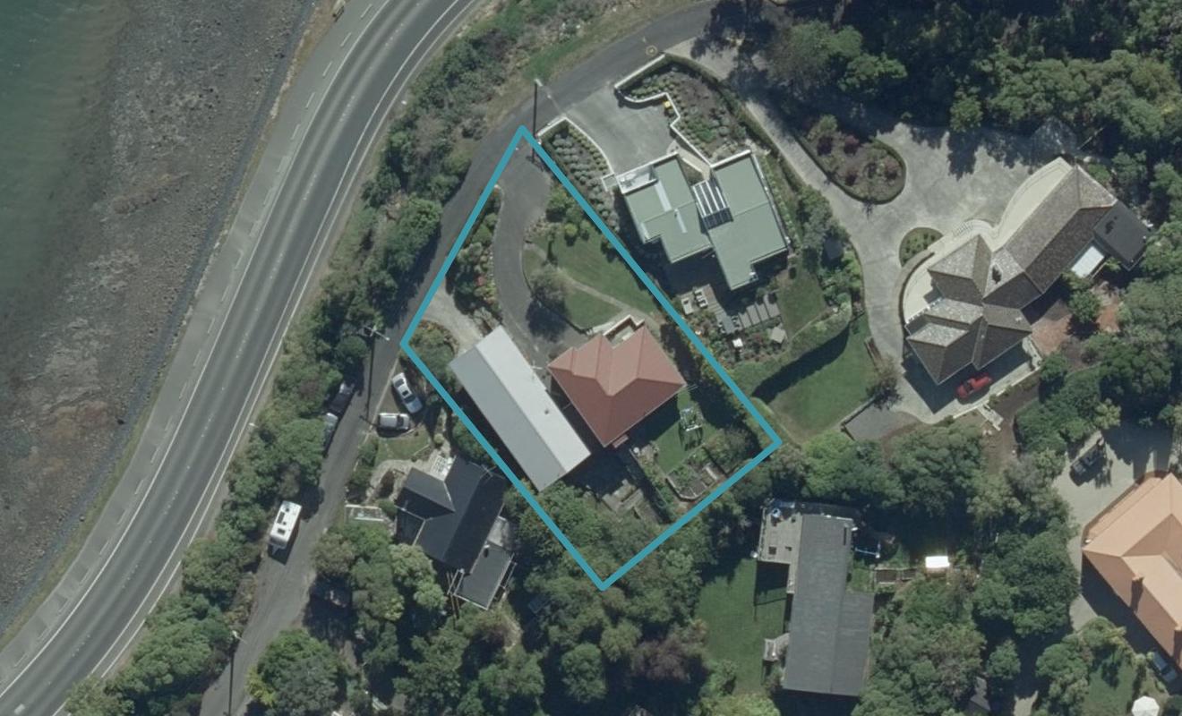 17 Marine Parade, Macandrew Bay, Dunedin - Carousel 1