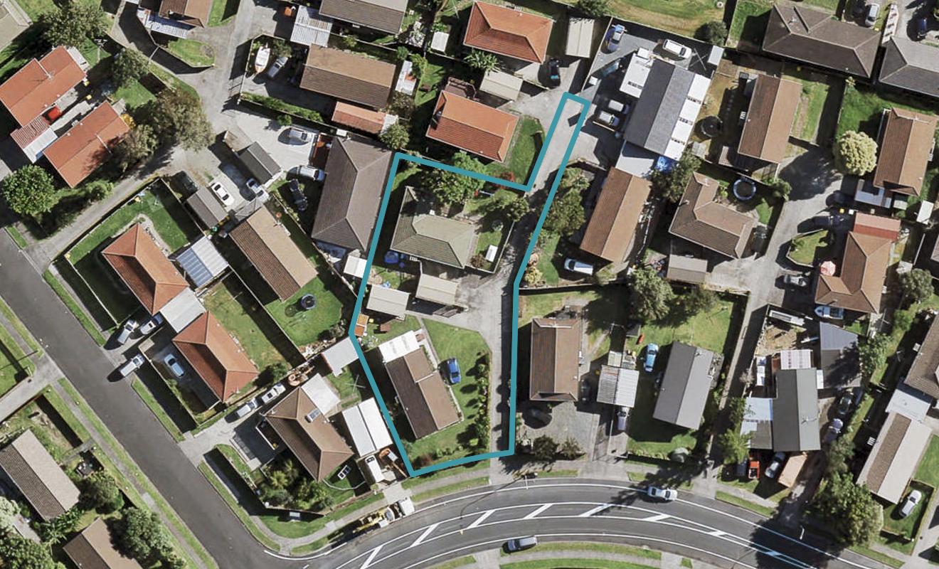 2/23 Etherton Drive, Weymouth, Auckland - Carousel 1