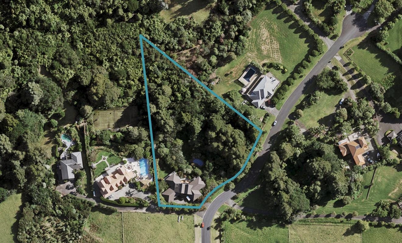 8 Tiffany Close, Totara Park, Auckland - Carousel 1