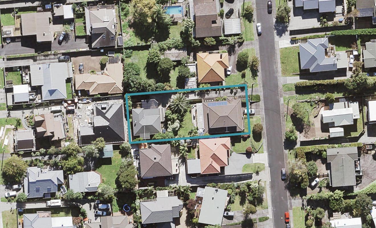 13 Harrybrook Road, Green Bay, Auckland - Carousel 1