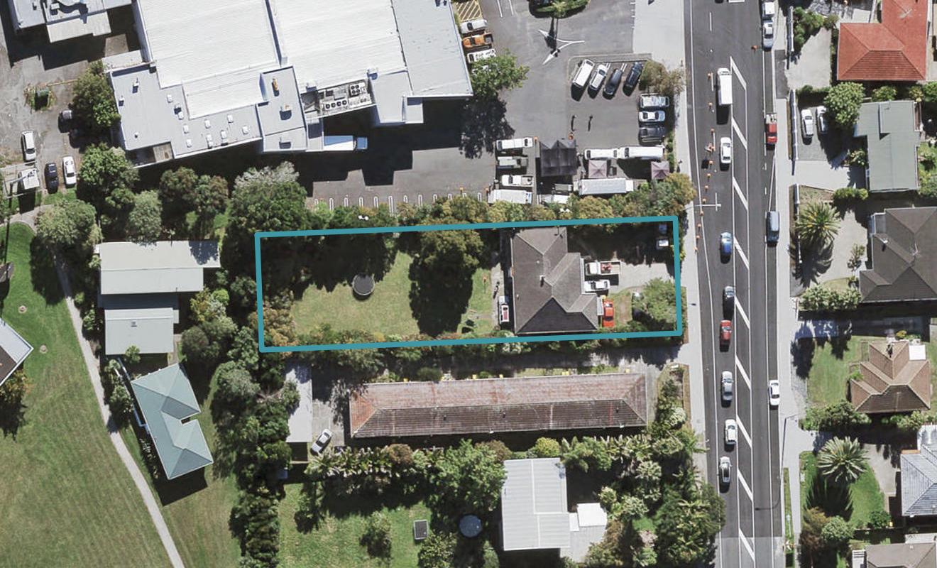 264 Te Atatu Road, Te Atatu South, Auckland - Carousel 1