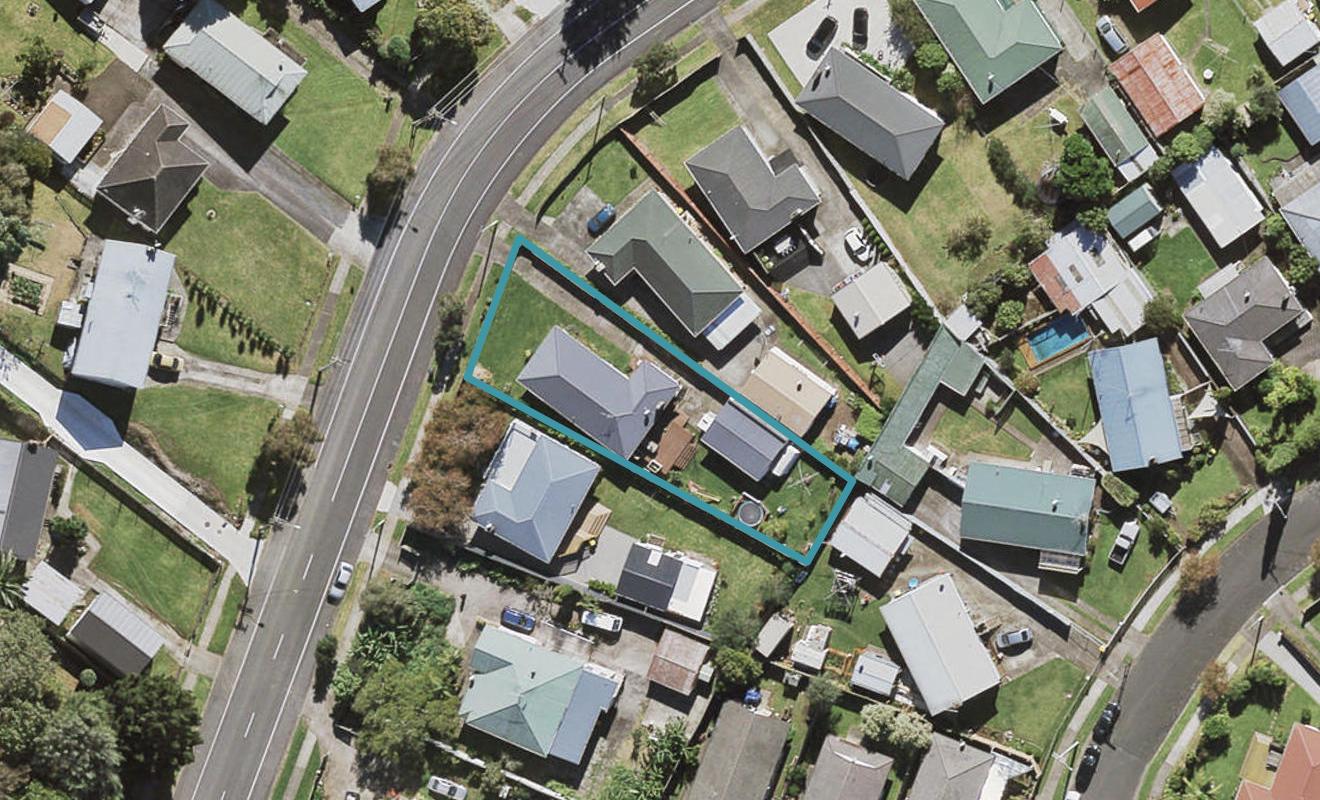 39 Mountain Road, Mangere Bridge, Auckland - Carousel 1