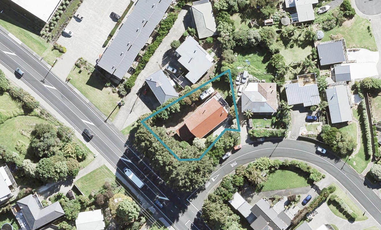 1 Hiwi Crescent, Stanmore Bay, Whangaparaoa - Carousel 1
