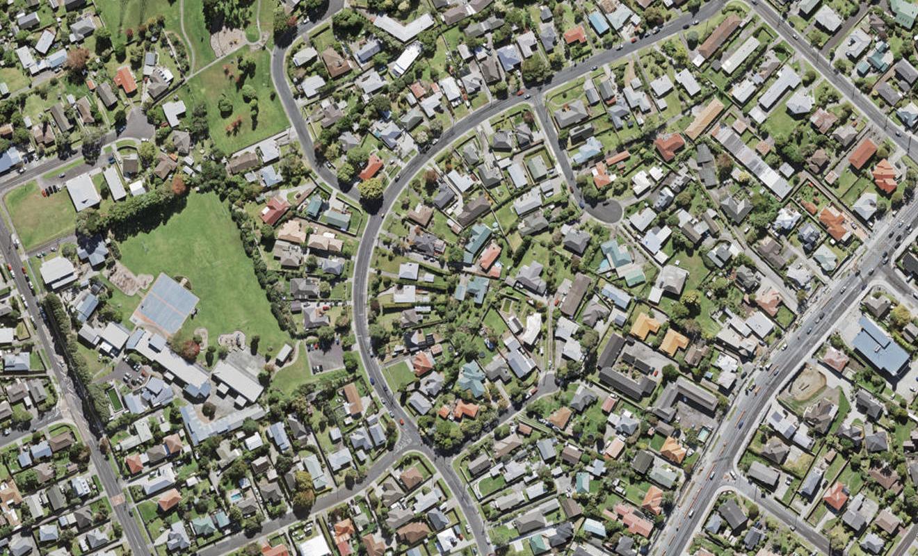 29 Vera Road, Te Atatu South, Auckland - Carousel 1