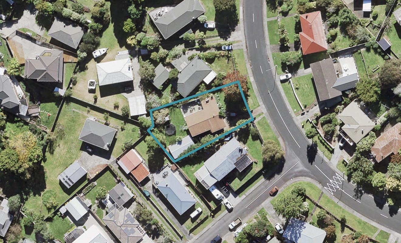 61 La Rosa Street, Green Bay, Auckland - Carousel 1