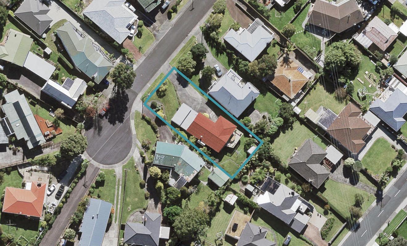 8 Fairlea Road, Te Atatu South, Auckland - Carousel 1