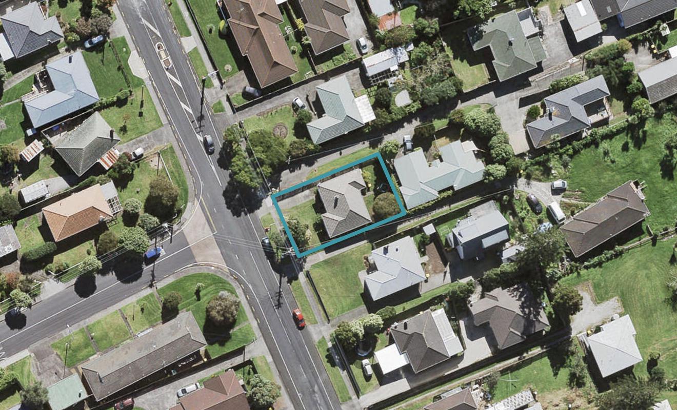 31 Flanshaw Road, Te Atatu South, Auckland - Carousel 1