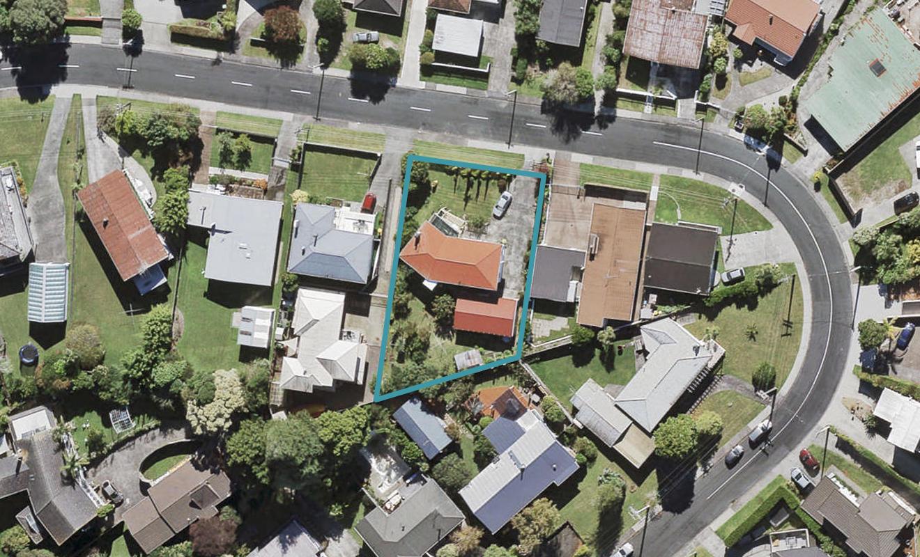 95 Tiroroa Avenue, Te Atatu South, Auckland - Carousel 1
