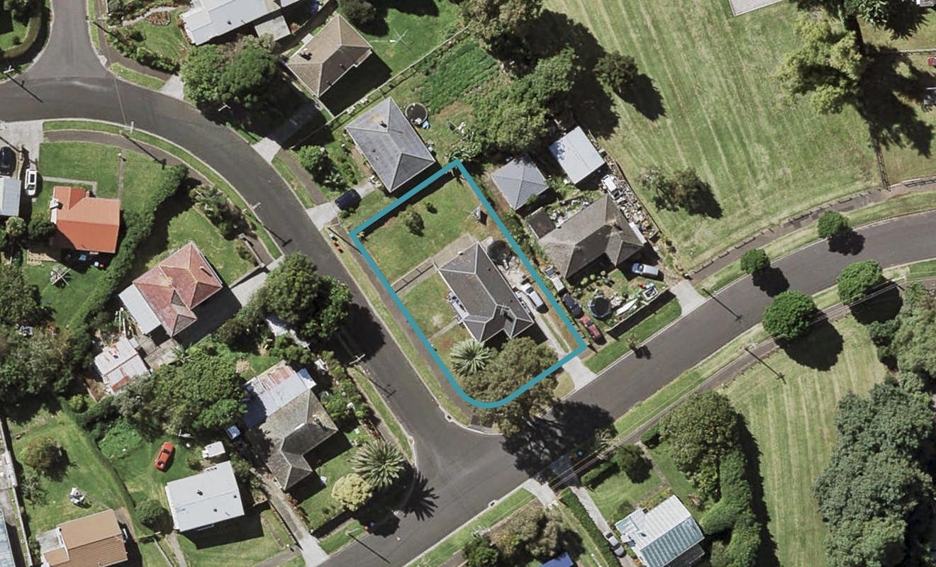 30 Taratoa Street, Point England, Auckland - Carousel 1