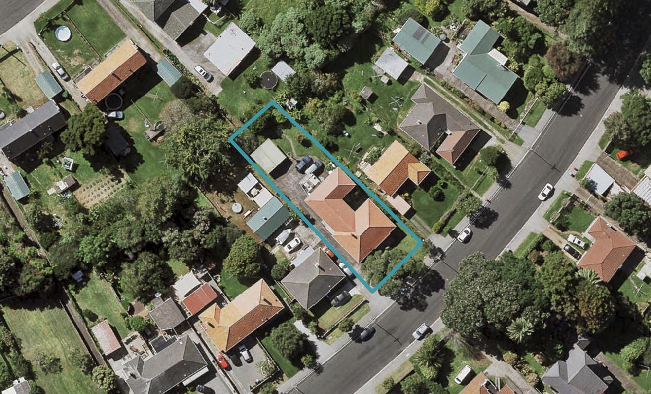 2/31 Court Crescent, Panmure, Auckland - Carousel 1