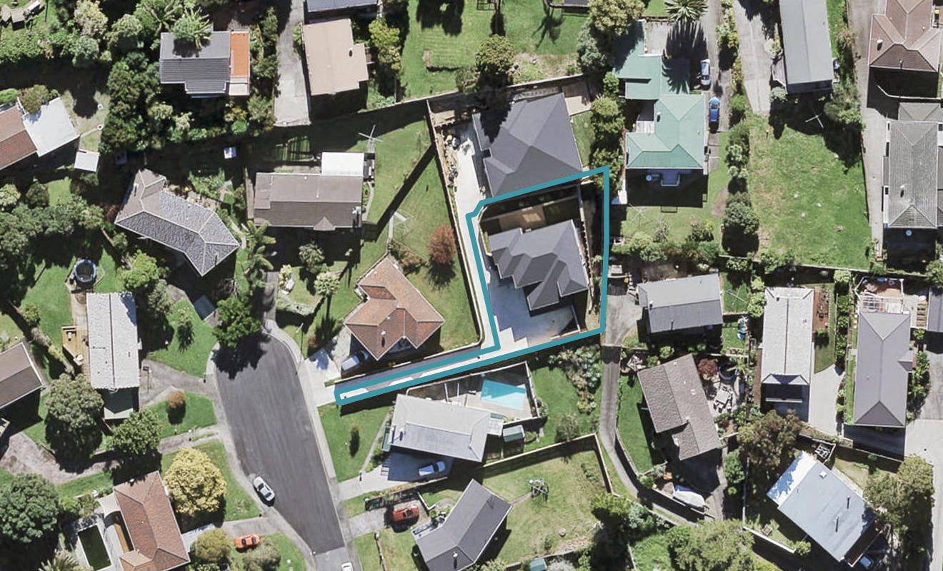 11A Verena Place, Green Bay, Auckland - Carousel 1