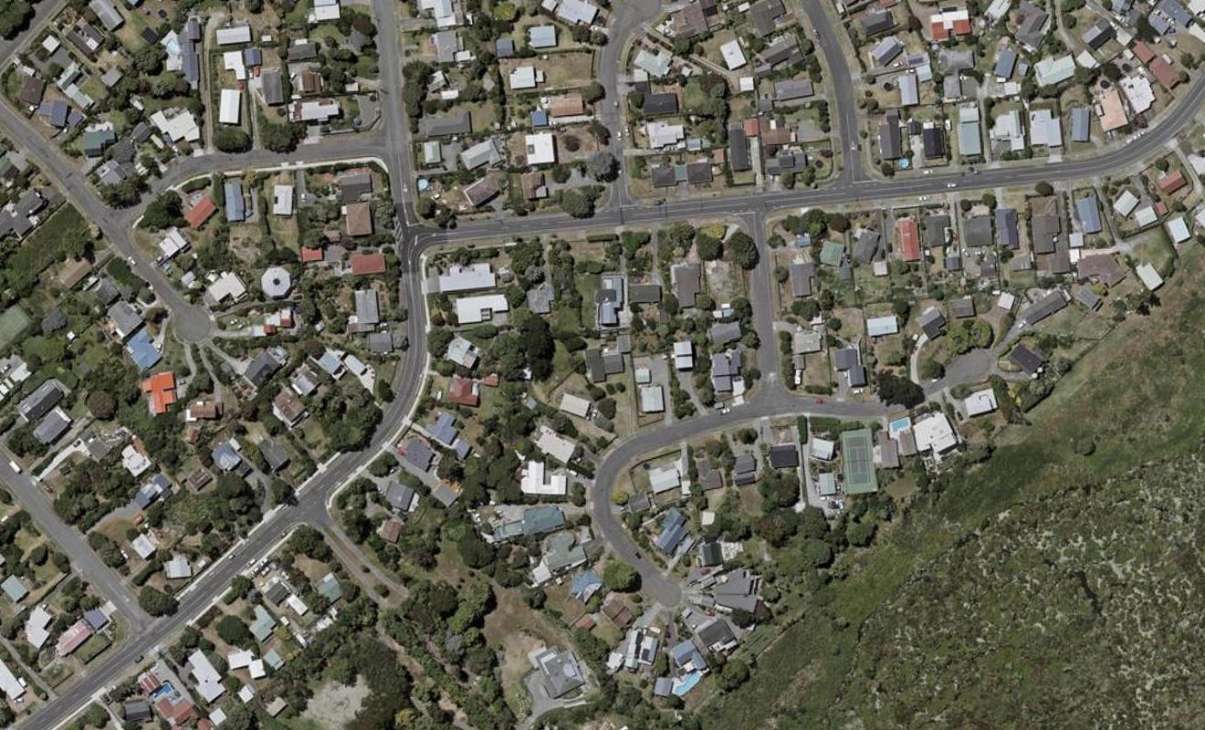 10 Freyberg Crescent, Waikanae Beach, Waikanae - Carousel 1