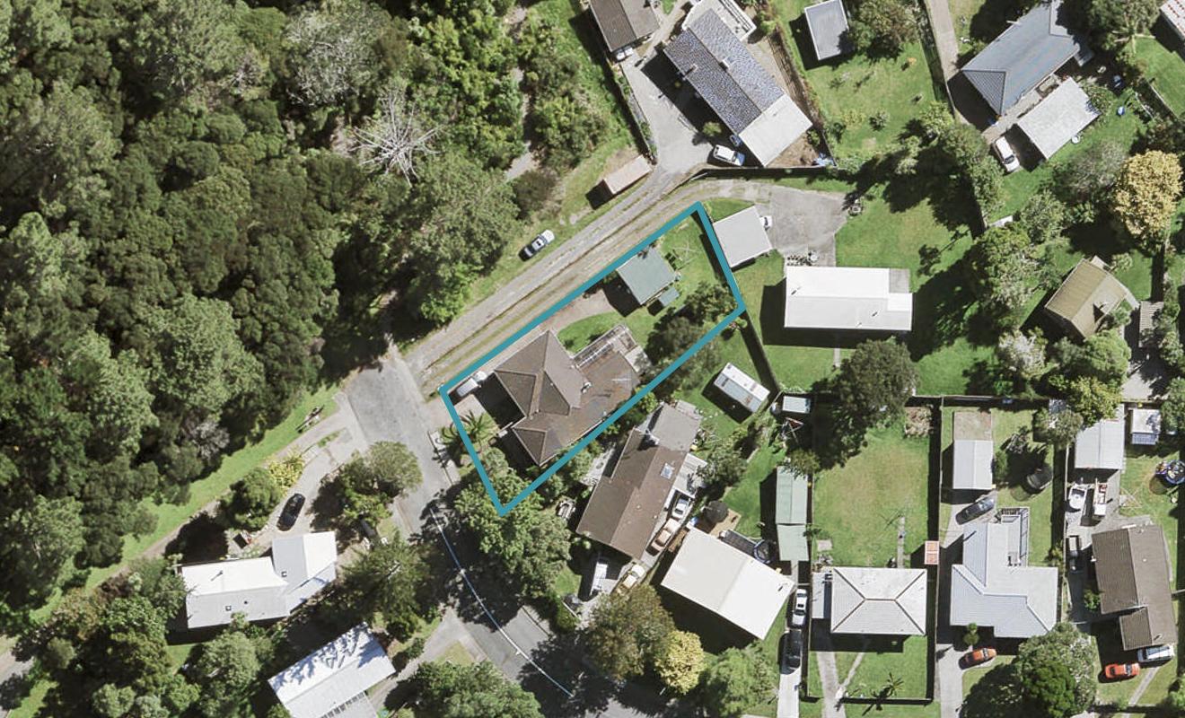 17 Pendlebury Street, Green Bay, Auckland - Carousel 1