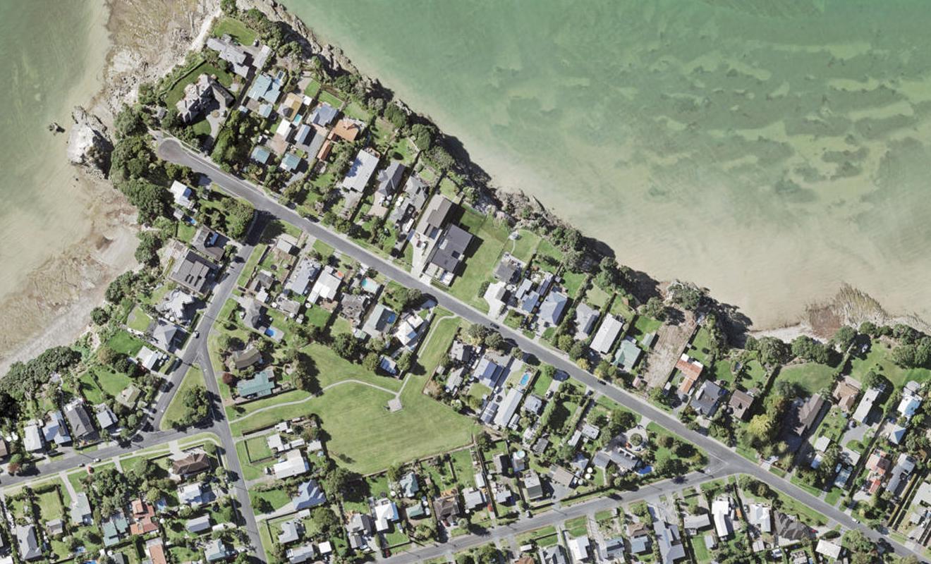 39 Pohutukawa Road, Beachlands, Auckland - Carousel 1