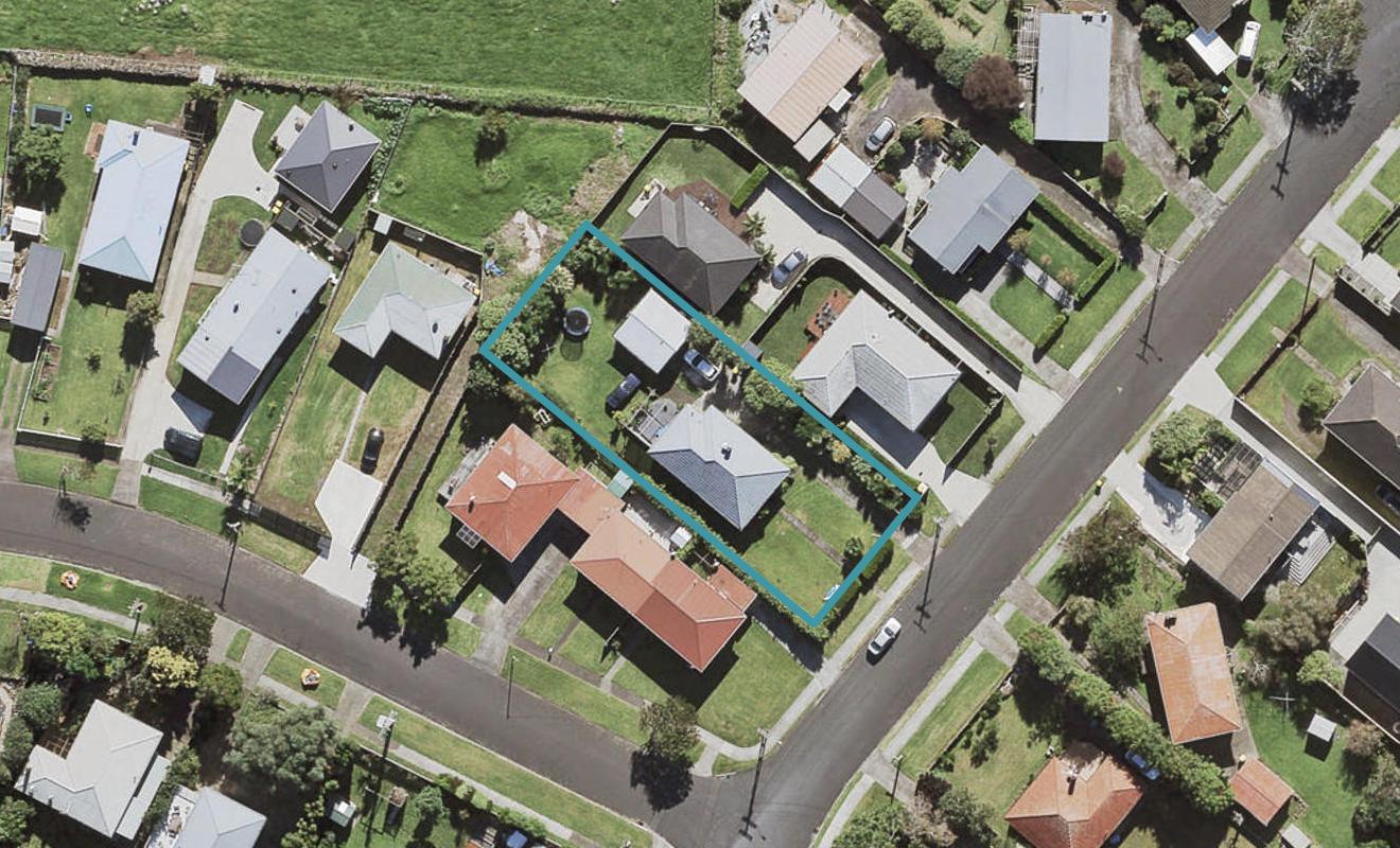 39 Wellesley Road, Mangere Bridge, Auckland - Carousel 1
