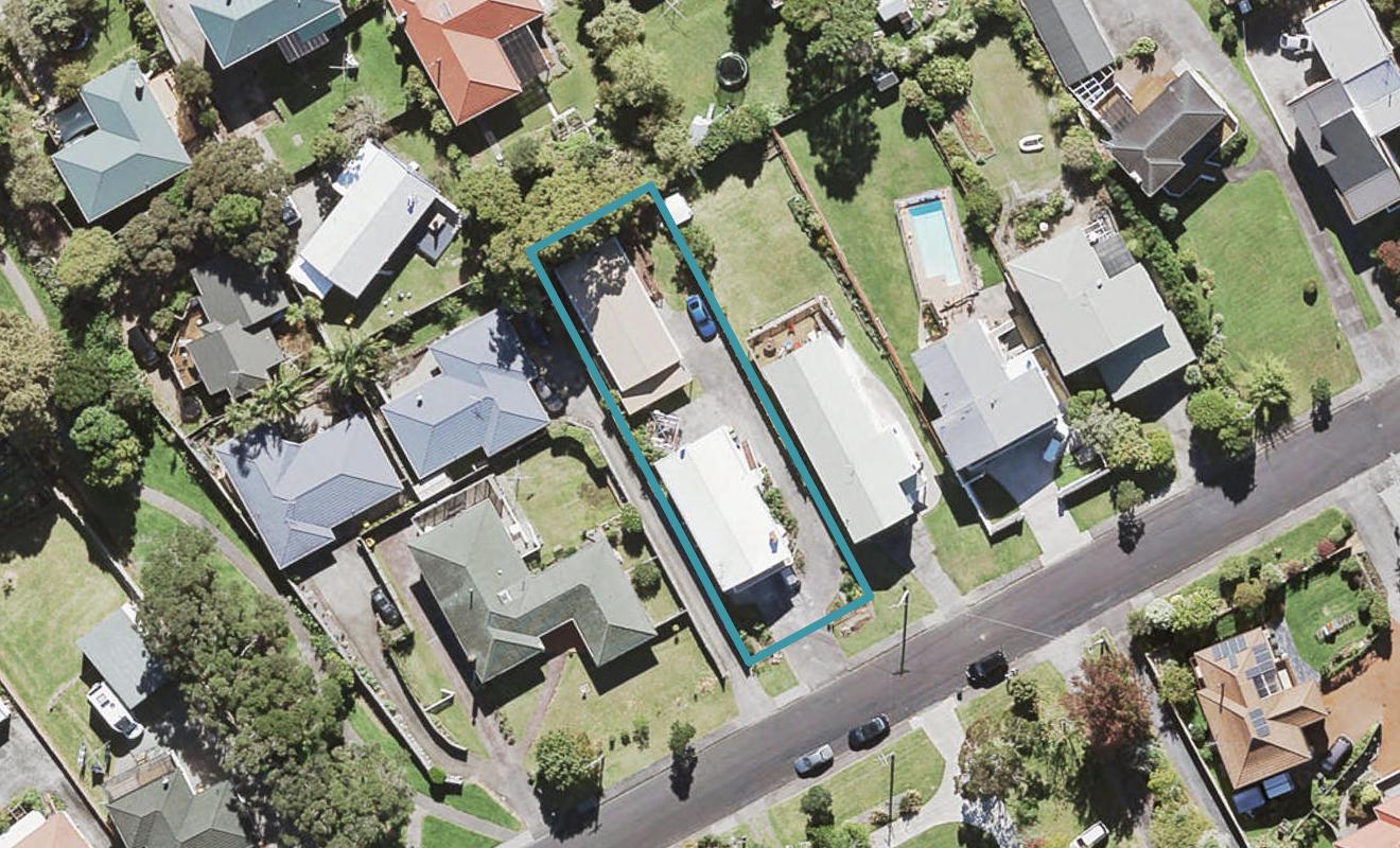 1/85 Cliff View Drive, Green Bay, Auckland - Carousel 1