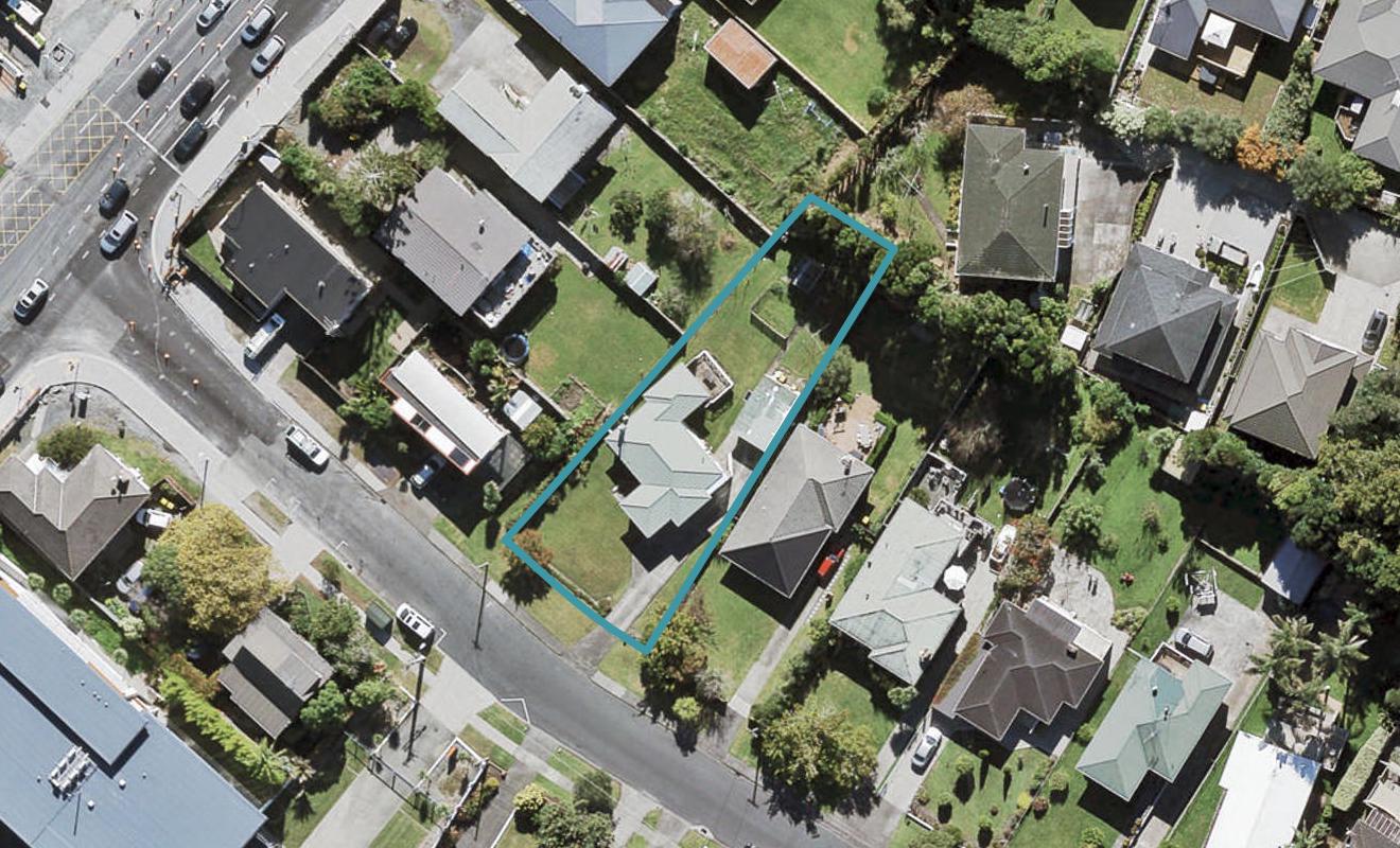 2 Covil Avenue, Te Atatu South, Auckland - Carousel 1