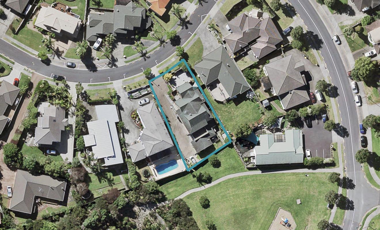 6 Baulcomb Parade, Windsor Park, Auckland - Carousel 1