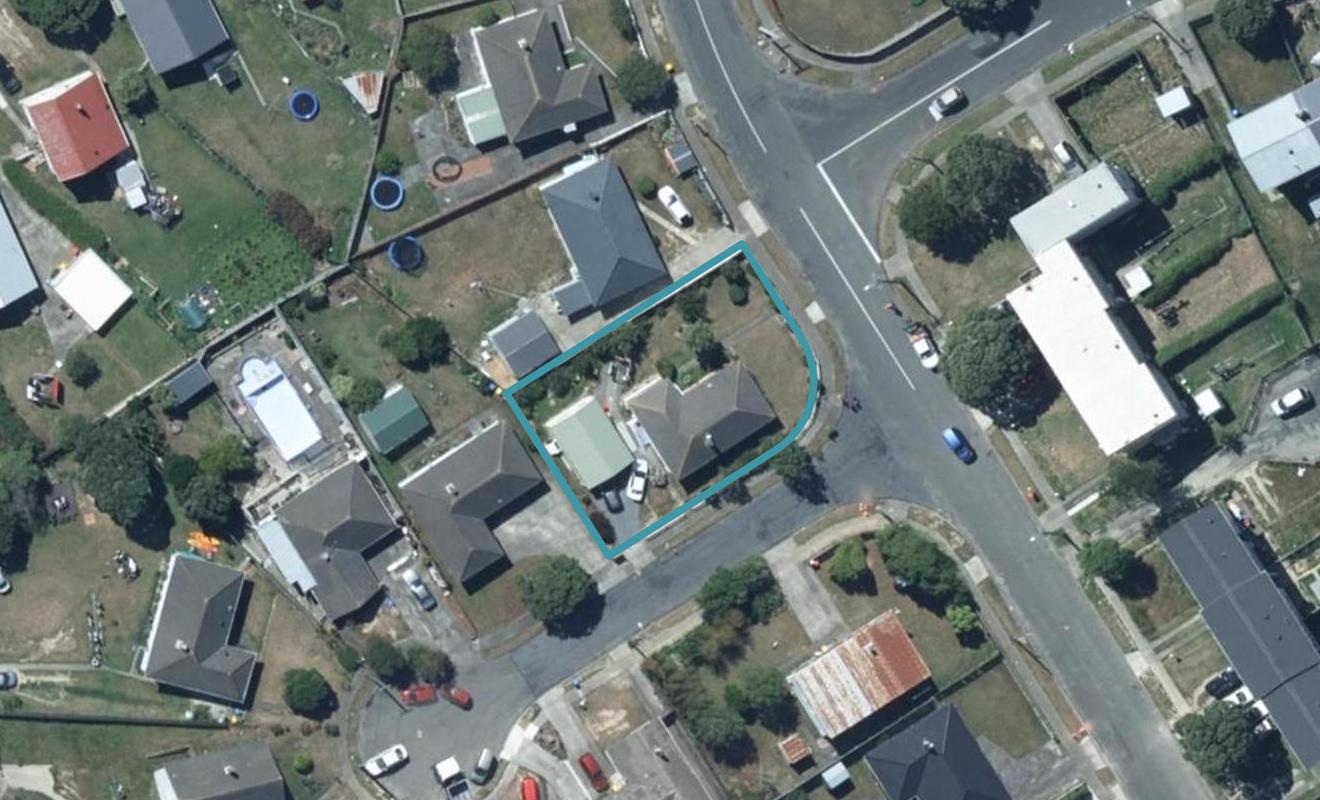 11 Fantame Street, Cannons Creek, Porirua - Carousel 1