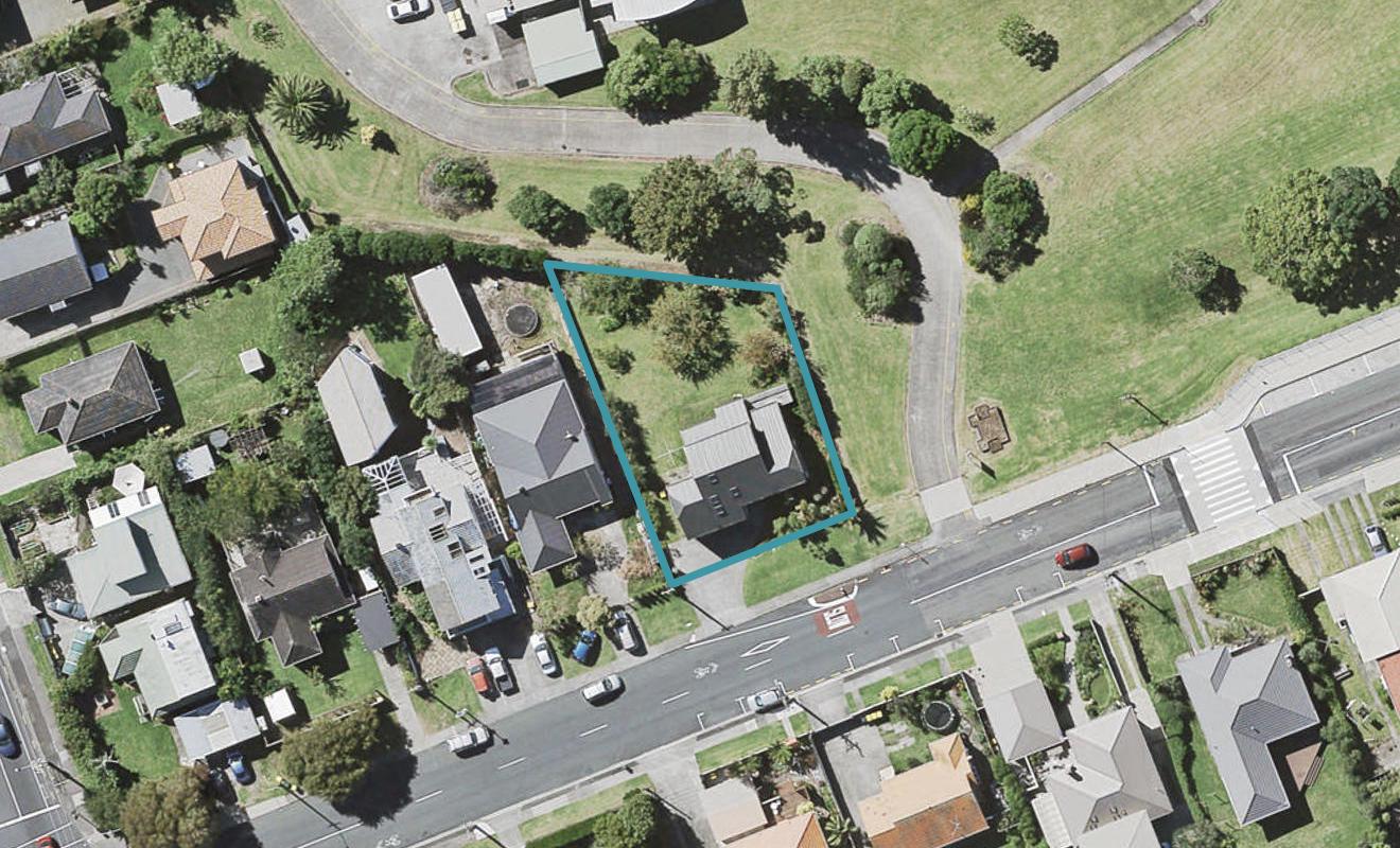 8 Winscombe Street, Belmont, Auckland - Carousel 1