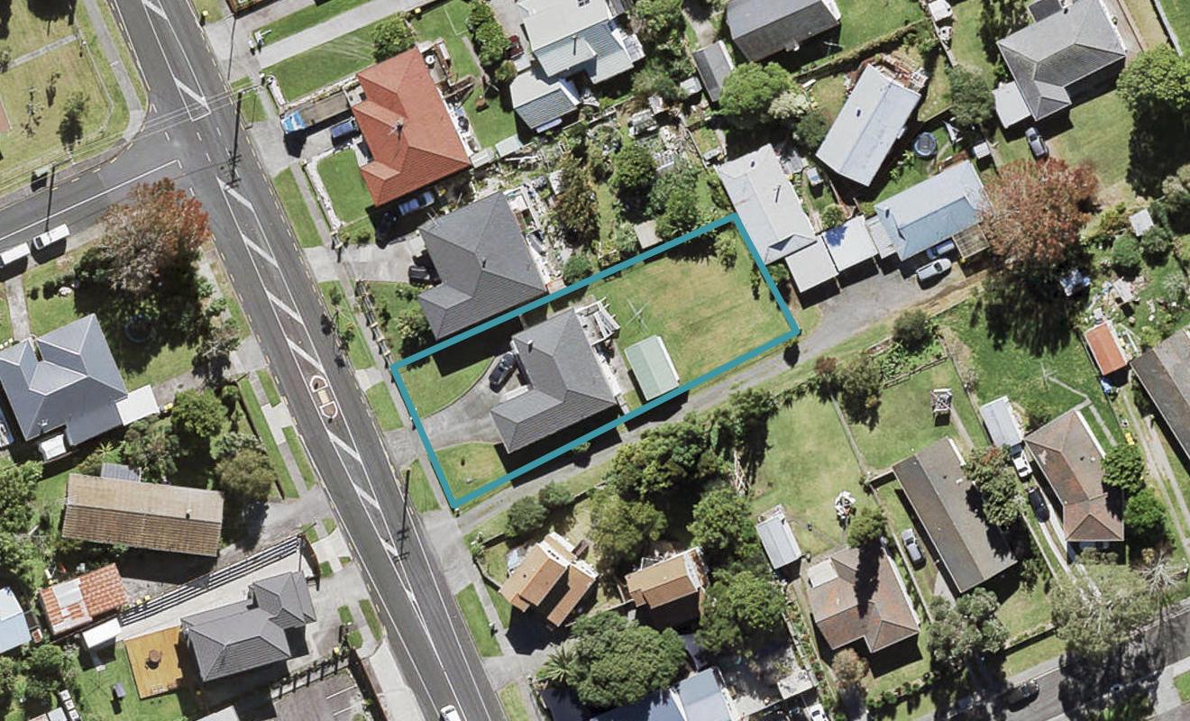 73 Flanshaw Road, Te Atatu South, Auckland - Carousel 1