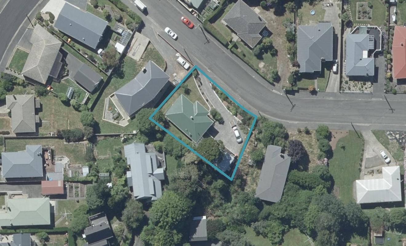 6 Colquhoun Street, Glenross, Dunedin - Carousel 1