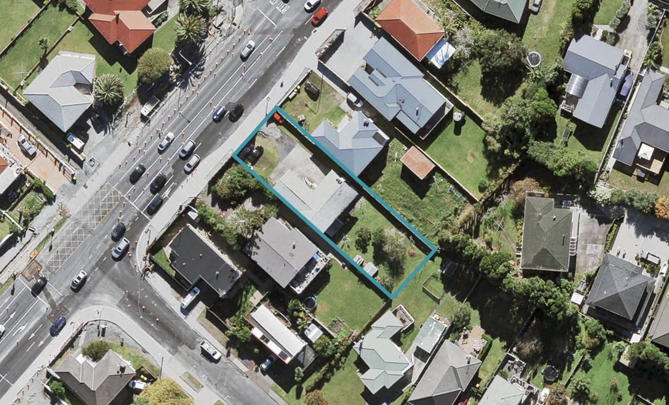 307 Te Atatu Road, Te Atatu South, Auckland - Carousel 1