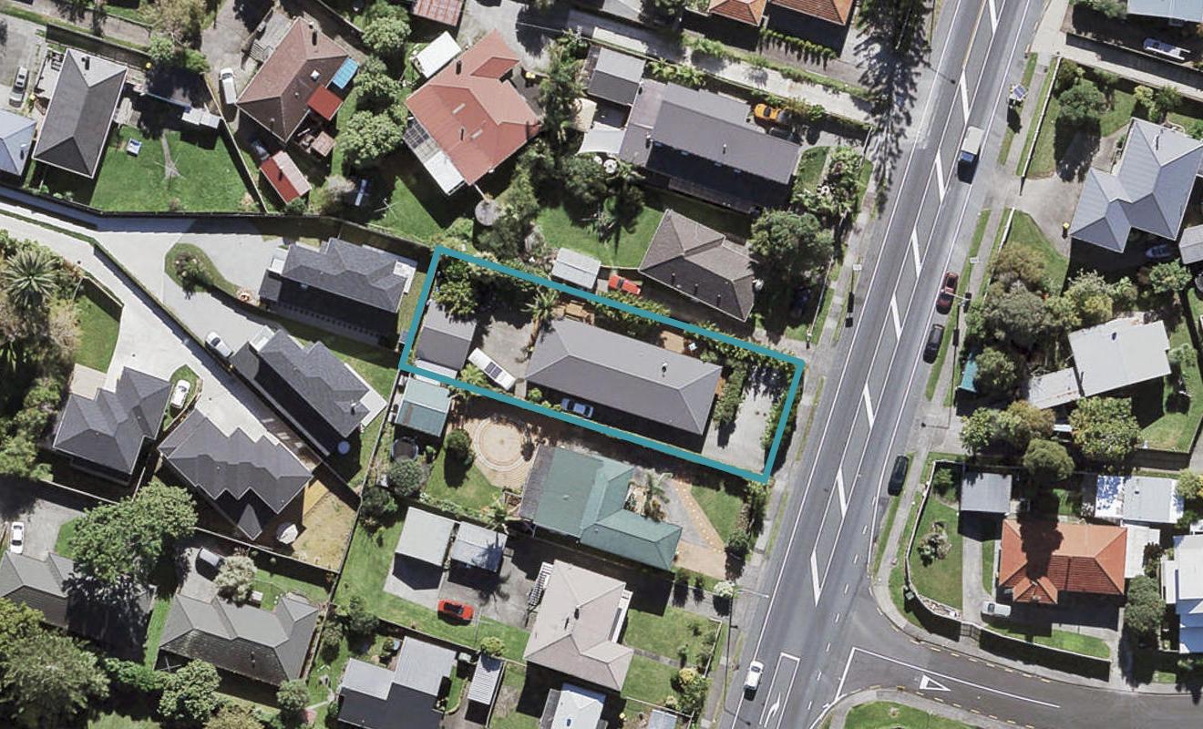 186 Te Atatu Road, Te Atatu South, Auckland - Carousel 1