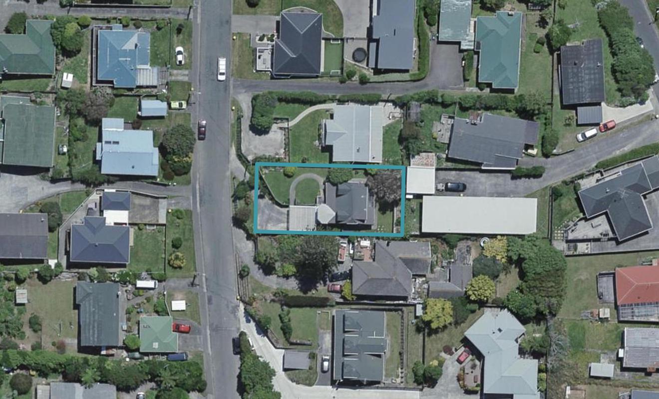 26 Tawa Terrace, Tawa, Wellington - Carousel 1