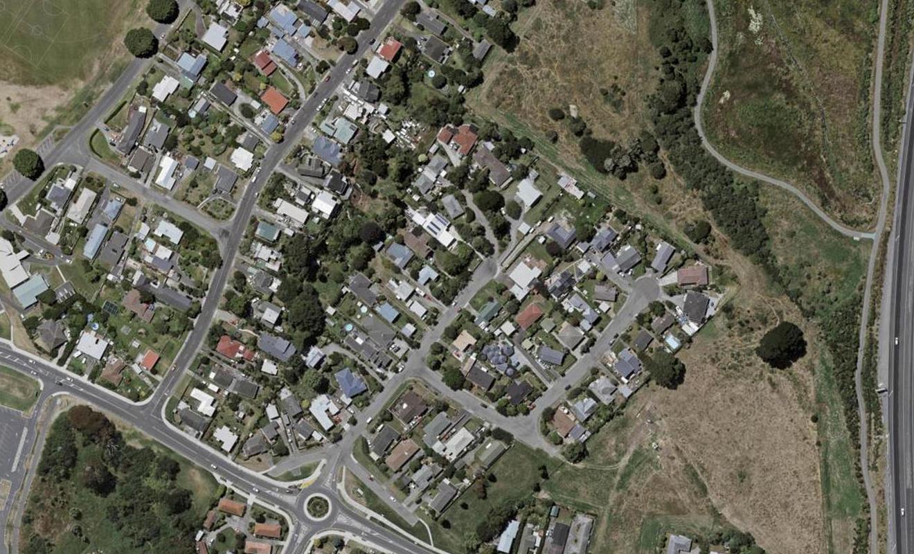 17 Goldsborough Avenue, Raumati Beach, Paraparaumu - Carousel 1