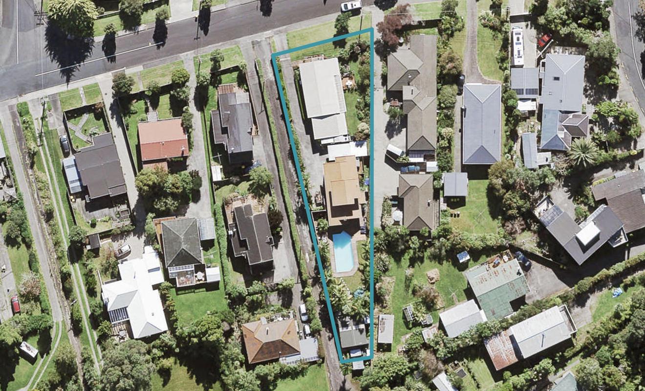 6 Cliff View Drive, Green Bay, Auckland - Carousel 1