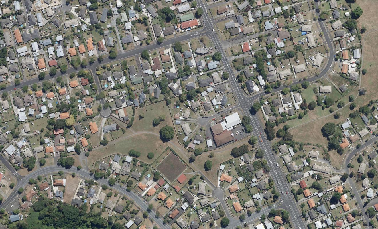 10 Searancke Place, Fairfield, Hamilton - Carousel 1