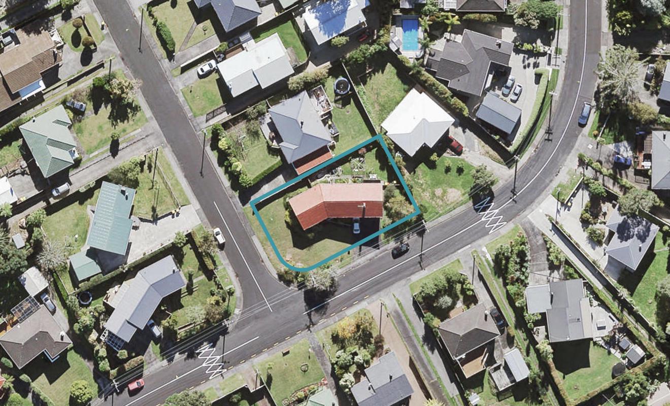 37 Taupo Street, Green Bay, Auckland - Carousel 1