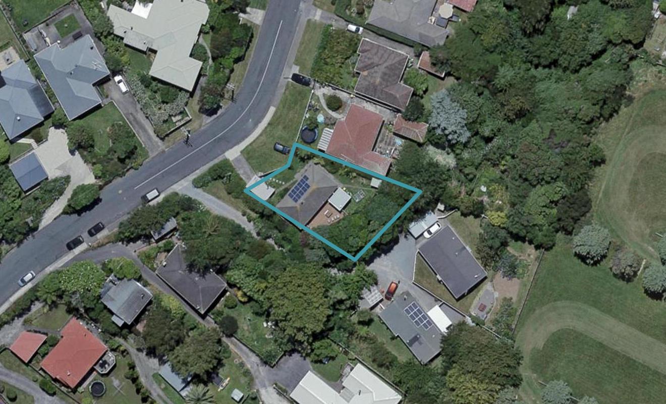 12 Coates Street, Tawa, Wellington - Carousel 1
