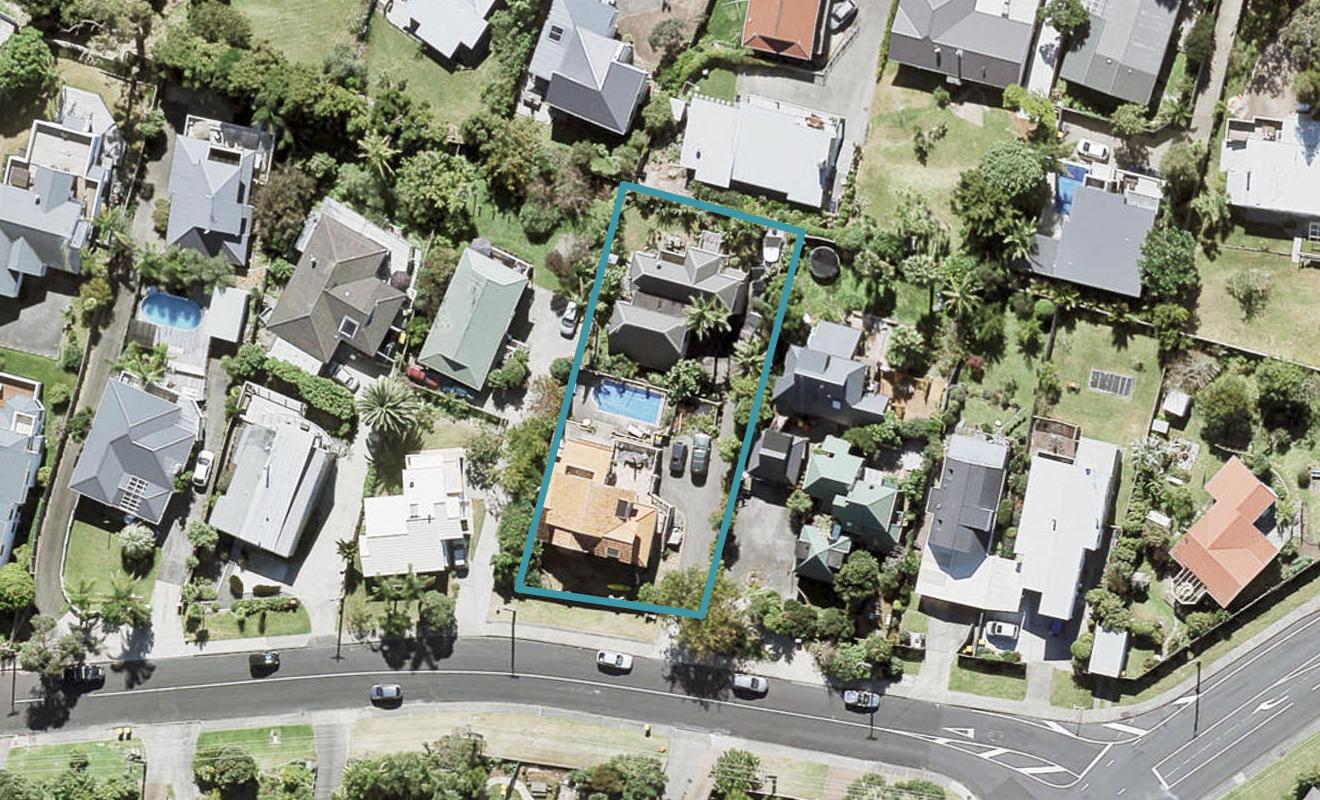 1/5 Mizpah Road, Waiake, Auckland - Carousel 1