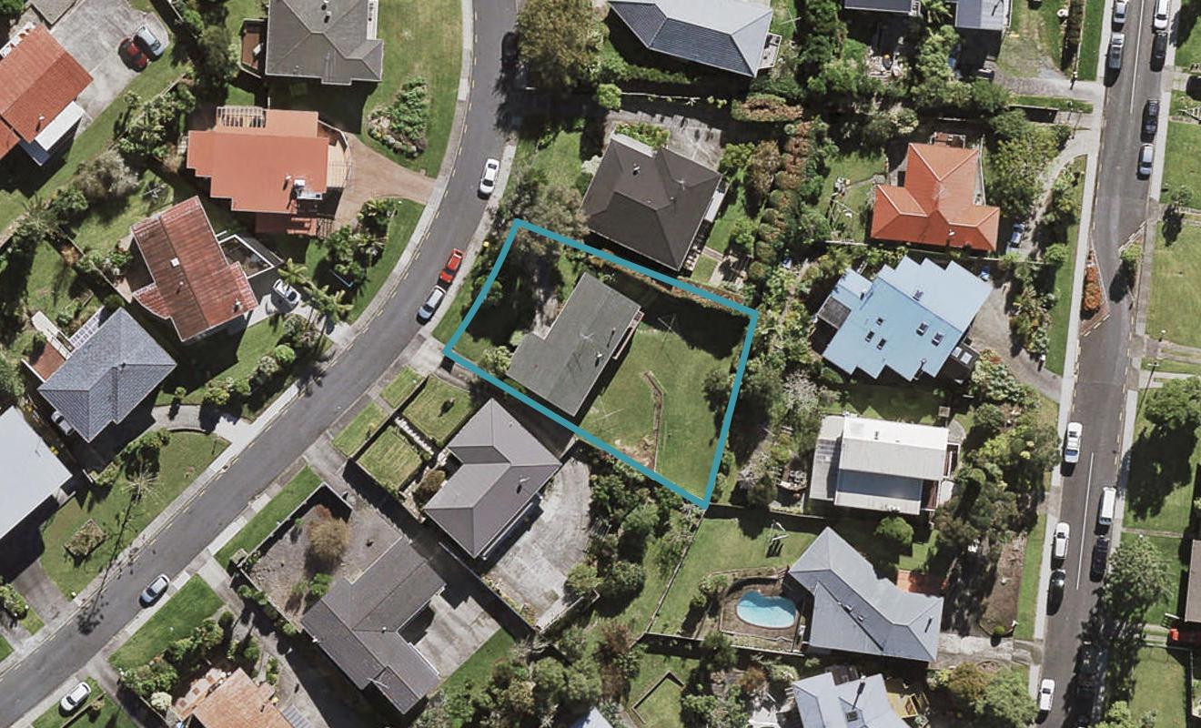16 Martin Crescent, Northcote, Auckland - Carousel 1
