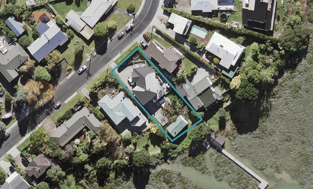 116 Tiroroa Avenue, Te Atatu South, Auckland - Carousel 1