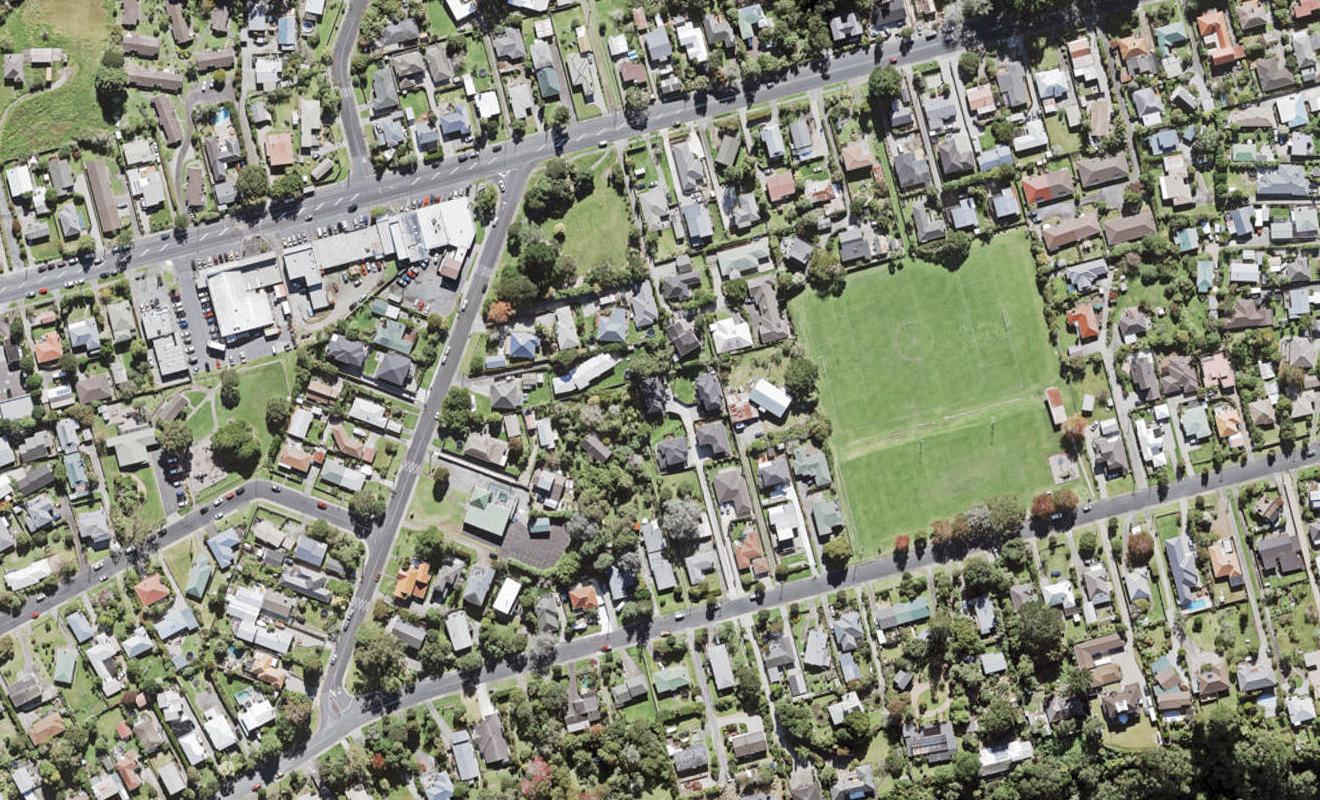 33B Cliff View Drive, Green Bay, Auckland - Carousel 1