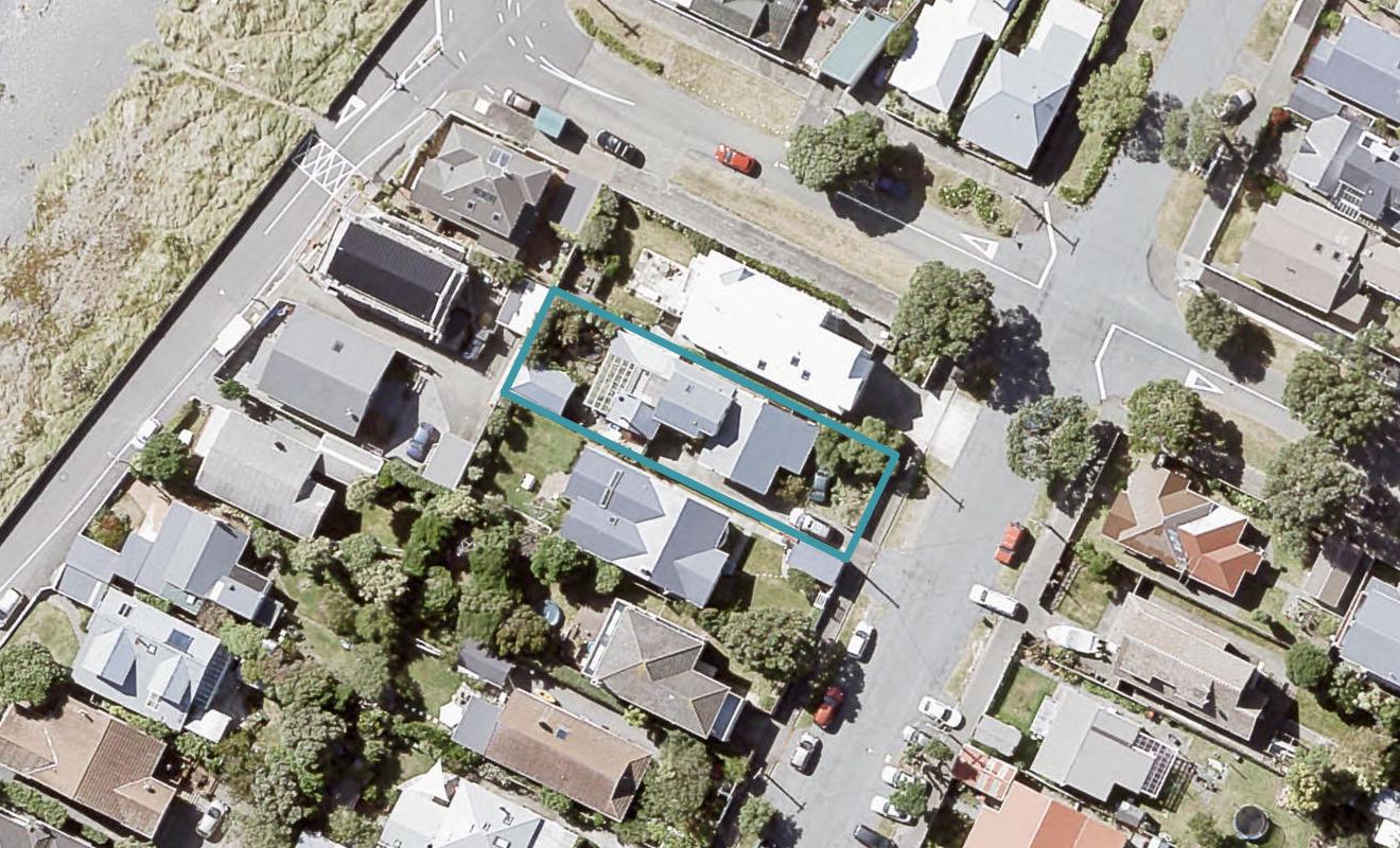 16 Tuatoru Street, Eastbourne, Lower Hutt - Carousel 1