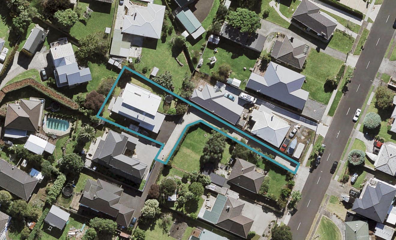 35 Shortt Avenue, Mangere Bridge, Auckland - Carousel 1