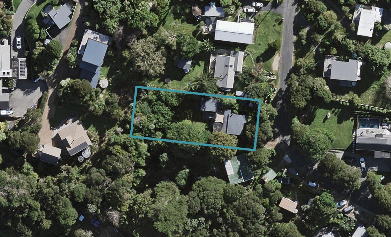 9 Queens Drive, Oneroa, Waiheke Island - Carousel 1